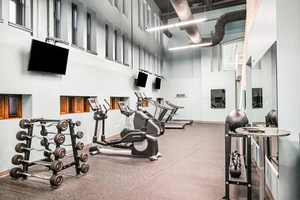 Apartament 2Br Unit In The Heart Of Dt On Playhouse Square, With Pool And Gym Access-1106 Cleveland Zewnętrze zdjęcie